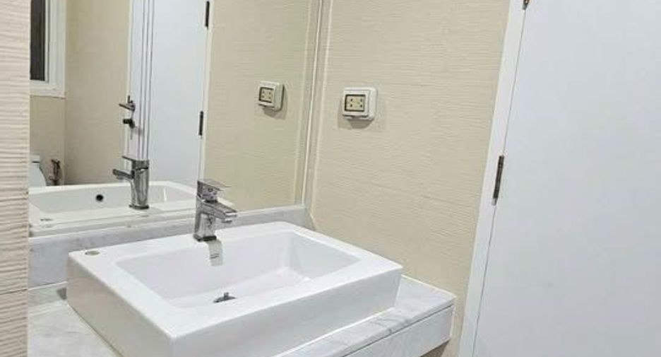 For rent 2 bedrooms condo in Wang Thonglang, Bangkok