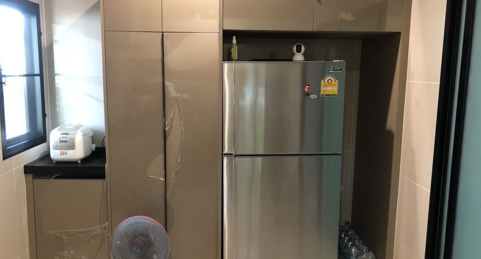 For rent 4 bedrooms house in Bangkok Noi, Bangkok