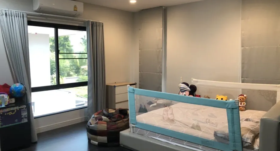 For rent 4 bedrooms house in Bangkok Noi, Bangkok