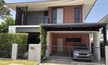 Casa en alquiler de 4 habitaciones en Bangkok Noi, Bangkok