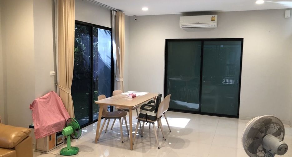 For rent 4 bedrooms house in Bangkok Noi, Bangkok