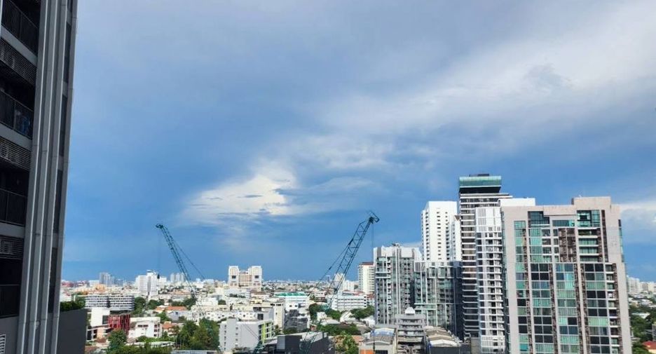 For rent 1 bed condo in Watthana, Bangkok