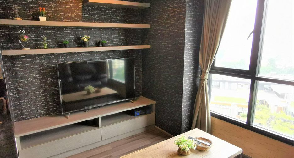 For rent 2 bedrooms condo in Watthana, Bangkok