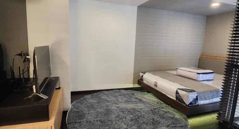 For rent 2 bedrooms condo in Watthana, Bangkok