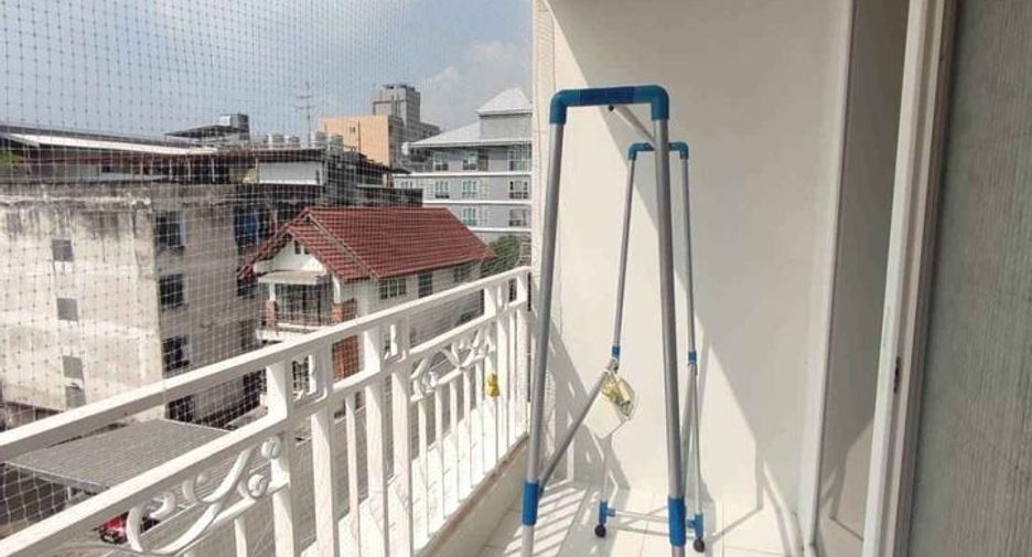For rent 2 bedrooms condo in Khlong San, Bangkok