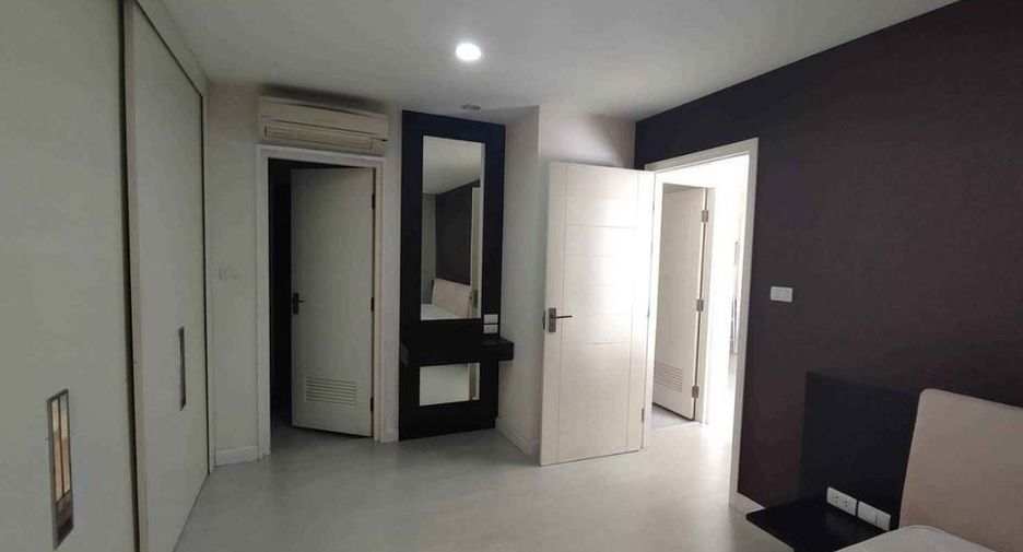 For rent 2 bedrooms condo in Khlong San, Bangkok