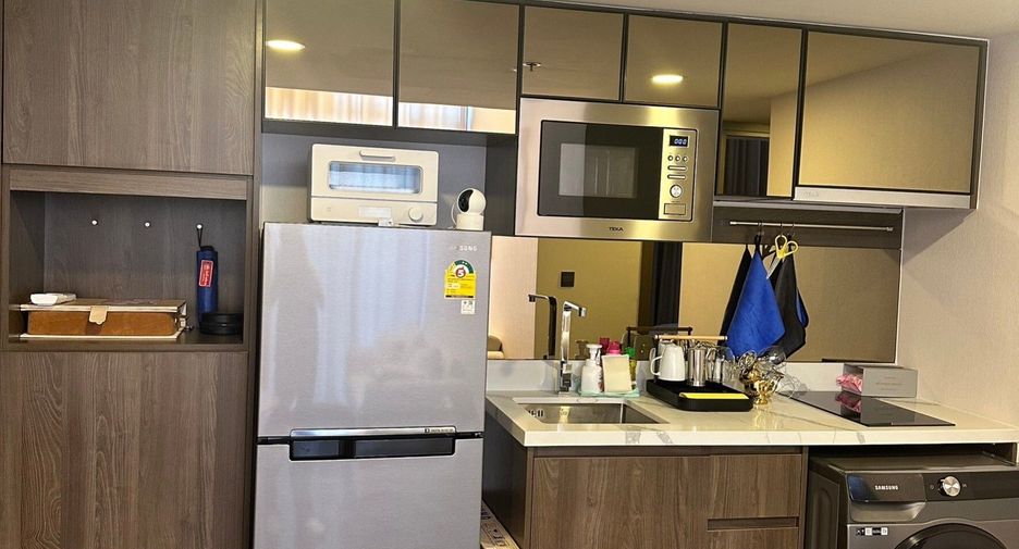 For rent 2 bedrooms condo in Watthana, Bangkok