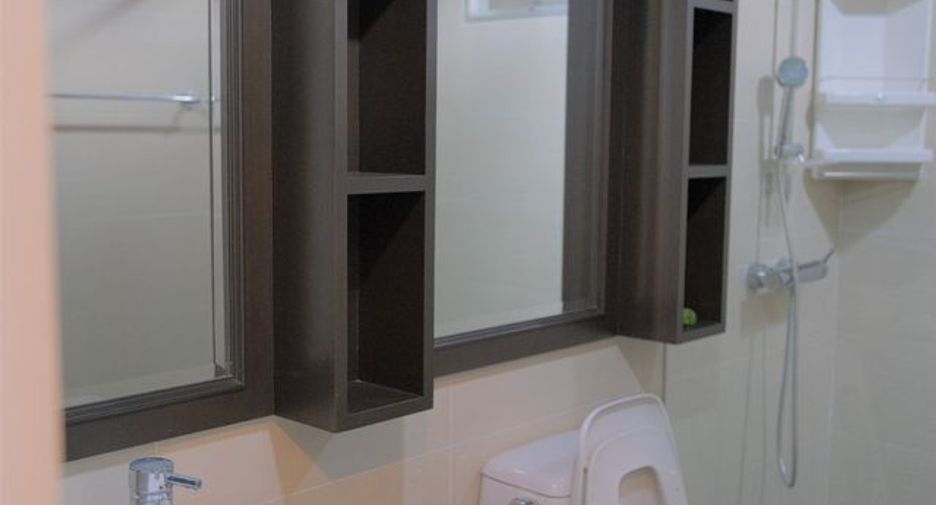 For rent 2 bedrooms condo in Huai Khwang, Bangkok