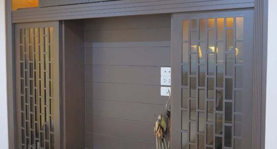 For rent 2 bedrooms condo in Huai Khwang, Bangkok
