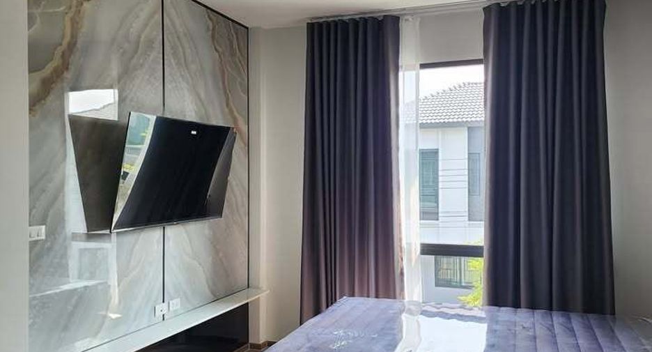 For rent 3 bedrooms townhouse in Bang Phli, Samut Prakan