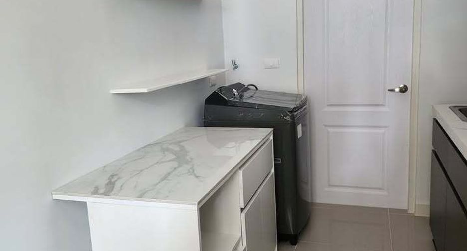 For rent 3 bedrooms townhouse in Bang Phli, Samut Prakan