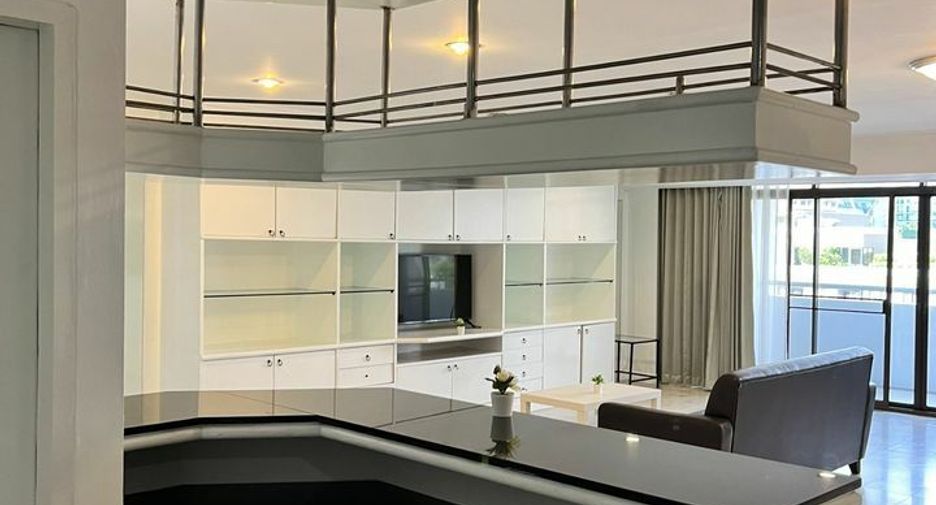 For rent 2 bedrooms condo in Watthana, Bangkok