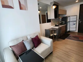 Condo en alquiler de 1 habitaciones en Phra Khanong, Bangkok