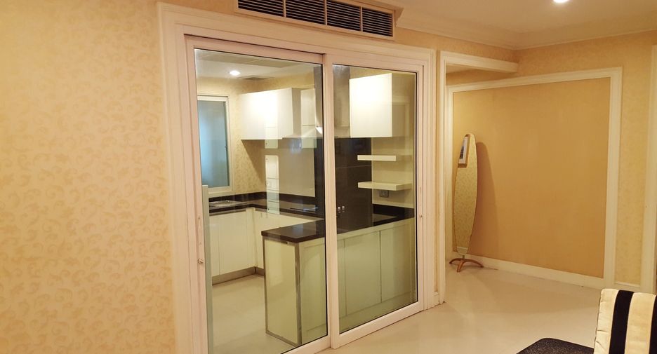 For rent 3 bedrooms condo in Bang Kho Laem, Bangkok