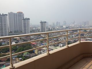 À louer 3 chambres condo à Bang Kho Laem, Bangkok
