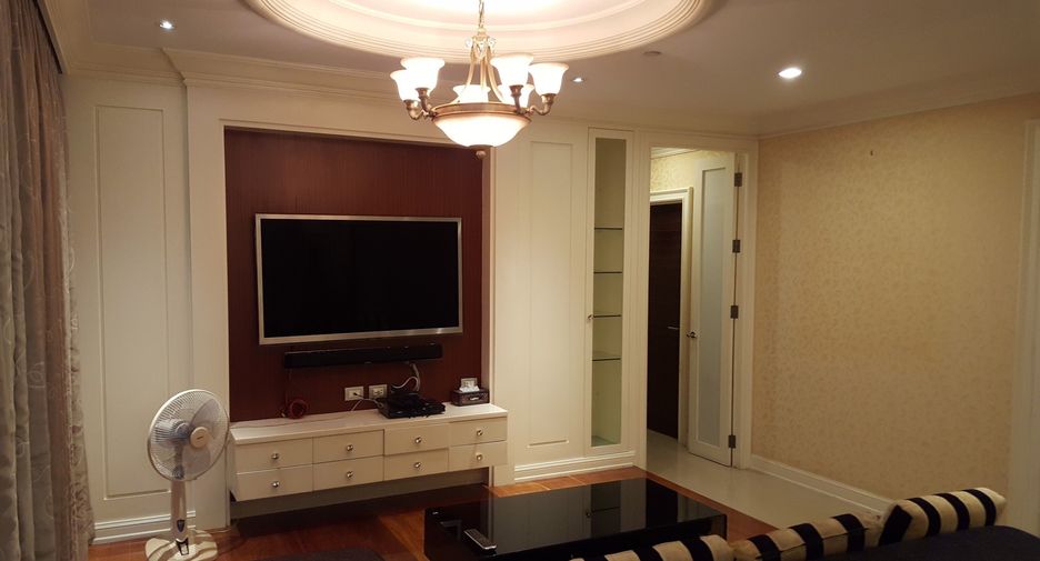 For rent 3 bedrooms condo in Bang Kho Laem, Bangkok