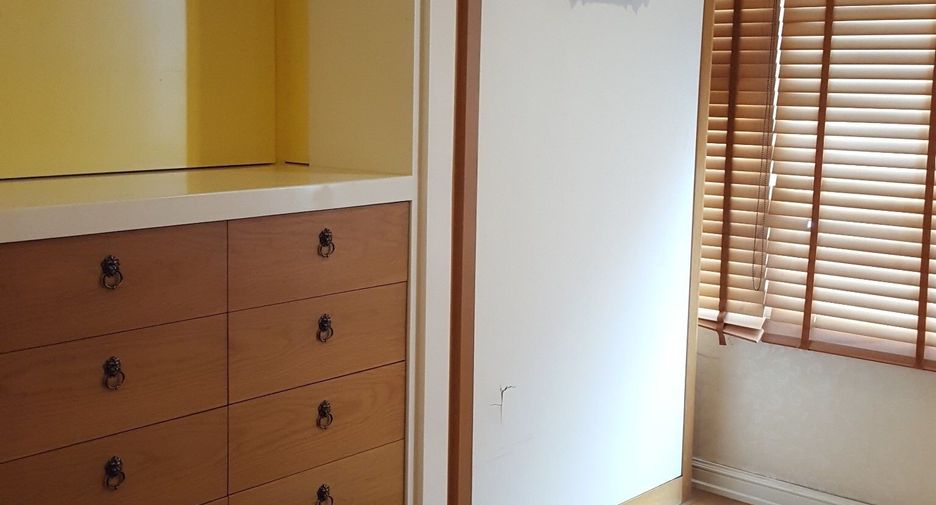 For rent 3 bedrooms condo in Bang Kho Laem, Bangkok