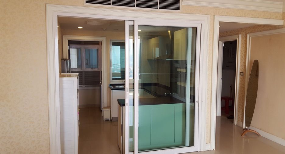 For rent 3 bedrooms condo in Bang Kho Laem, Bangkok