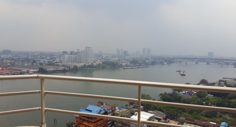 For rent 3 bedrooms condo in Bang Kho Laem, Bangkok