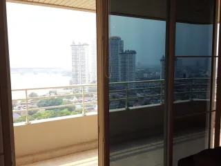 À louer 3 chambres condo à Bang Kho Laem, Bangkok