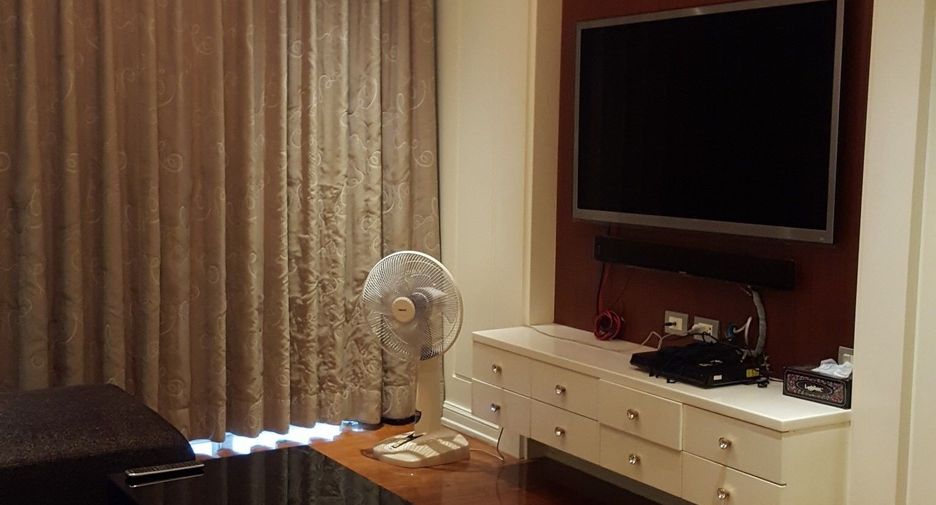 For rent 3 bedrooms condo in Bang Kho Laem, Bangkok