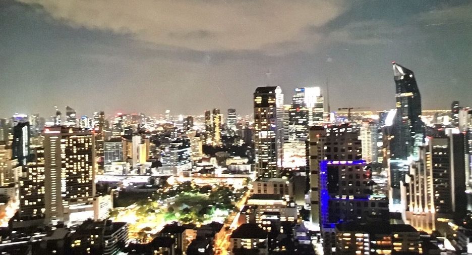 For rent 2 bedrooms condo in Khlong Toei, Bangkok