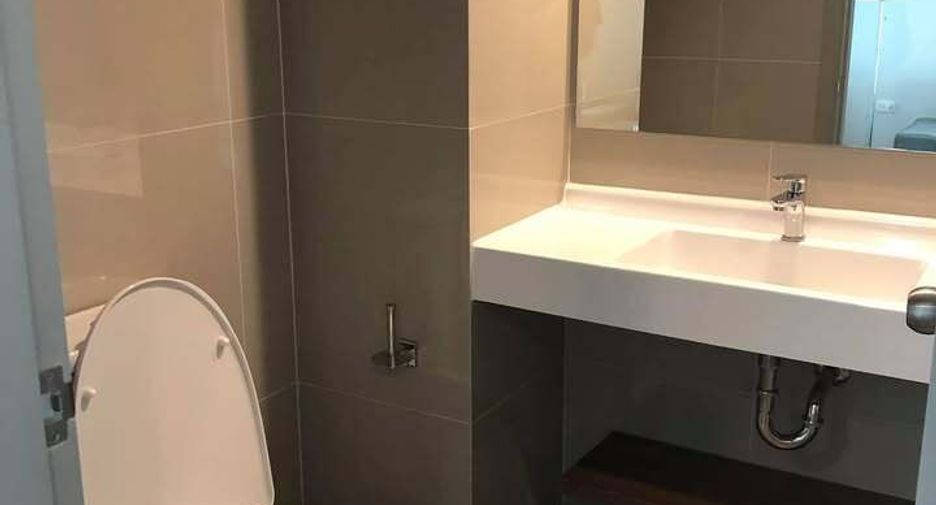 For rent 1 bed condo in Phra Khanong, Bangkok