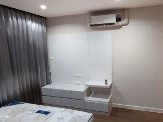 Wohnung zur Miete mit 1 Zimmer in Bang Rak, Bangkok
