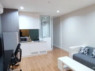 Wohnung zur Miete mit 1 Zimmer in Bang Rak, Bangkok