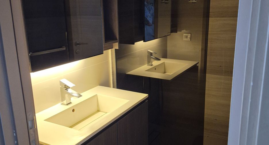 Condo en alquiler de 2 habitaciones en Khlong Toei, Bangkok