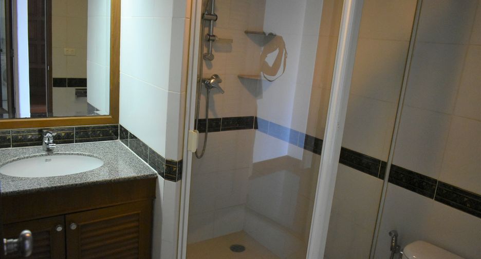 Wohnung zur Miete mit 2 Zimmer in Pathum Wan, Bangkok