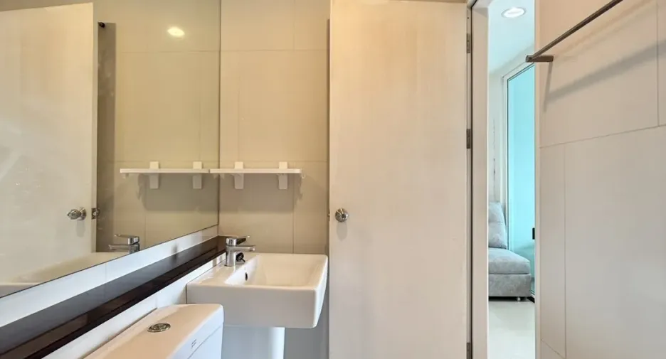 For sale 1 bed condo in Mueang Samut Prakan, Samut Prakan