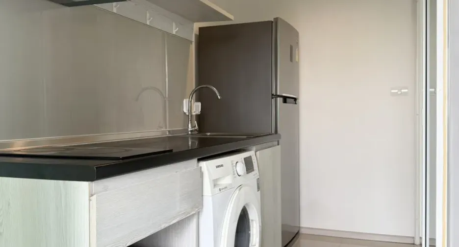 For sale 1 bed condo in Mueang Samut Prakan, Samut Prakan