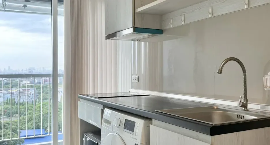 For sale 1 bed condo in Mueang Samut Prakan, Samut Prakan