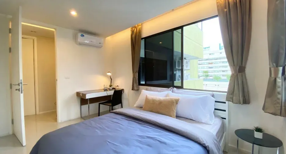 For rent 2 bedrooms condo in Watthana, Bangkok