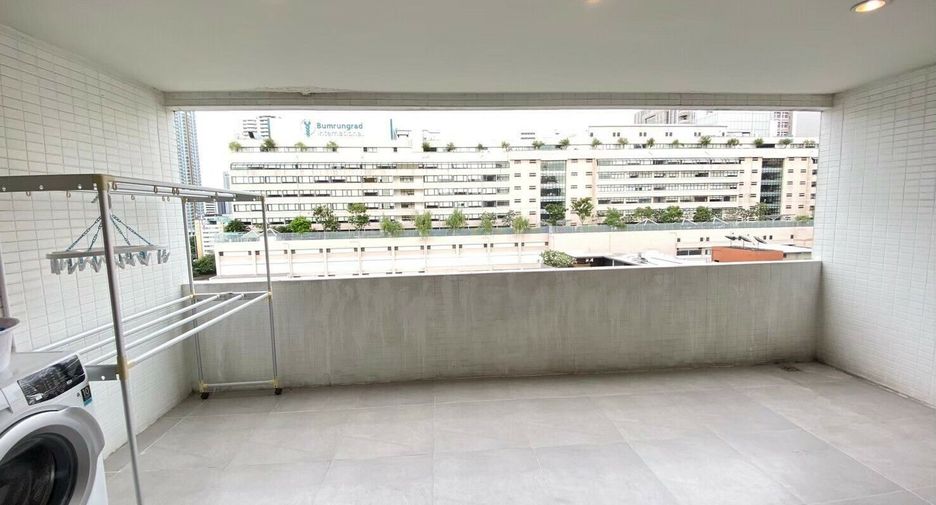 For rent 2 bedrooms condo in Watthana, Bangkok
