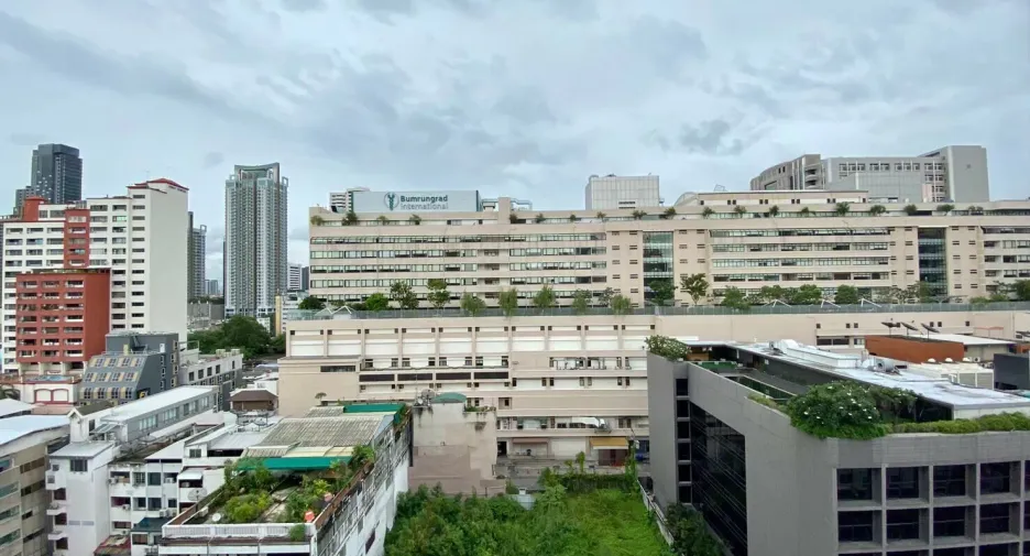 For rent 2 bedrooms condo in Watthana, Bangkok