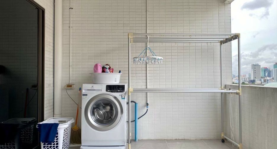 For rent 2 bedrooms condo in Watthana, Bangkok