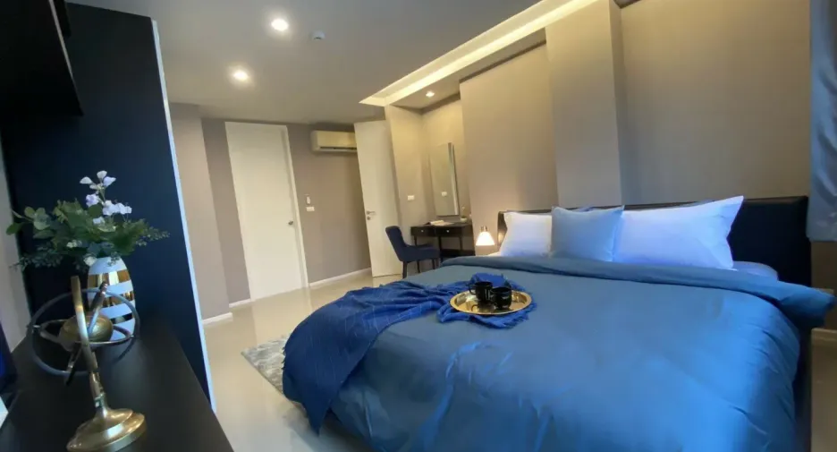 For rent 2 bedrooms condo in Watthana, Bangkok