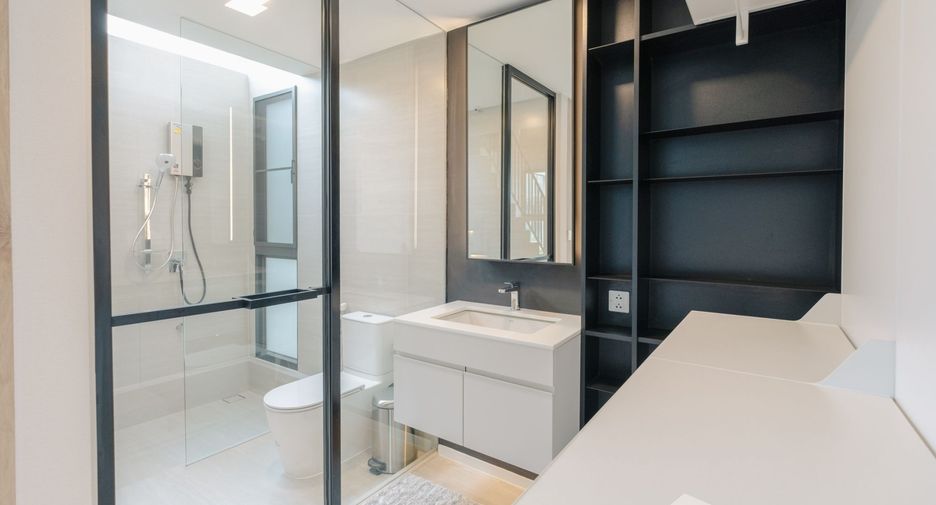 Casa en alquiler de 4 habitaciones en Saphan Sung, Bangkok