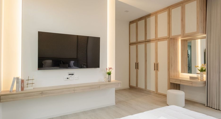 Casa en alquiler de 4 habitaciones en Saphan Sung, Bangkok