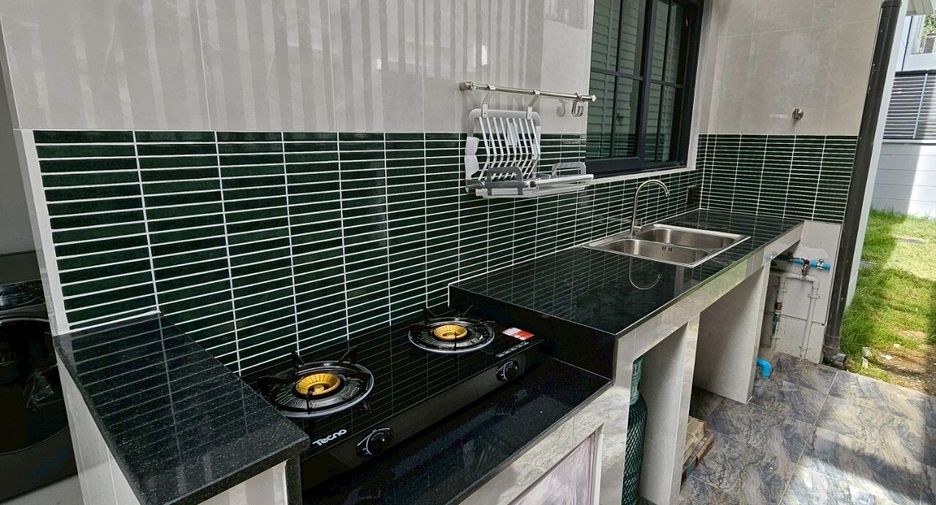 Haus zur Miete mit 4 Zimmer in Bang Phli, Samut Prakan