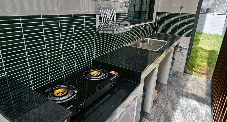 Haus zur Miete mit 4 Zimmer in Bang Phli, Samut Prakan