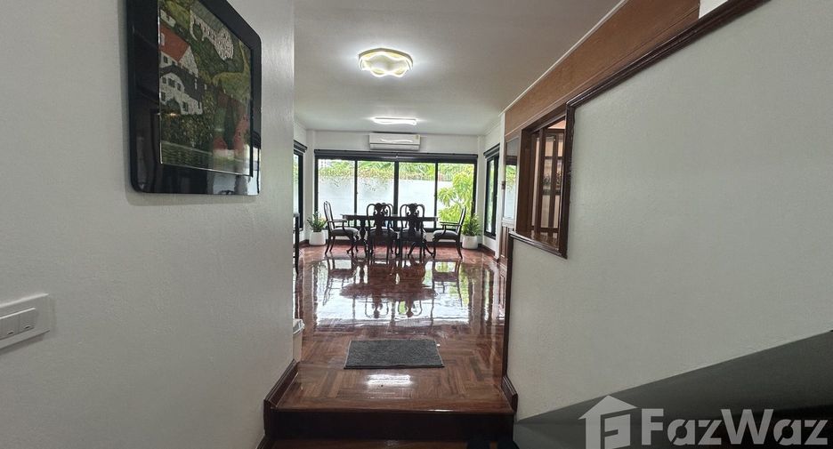 Casa en alquiler de 3 habitaciones en Watthana, Bangkok