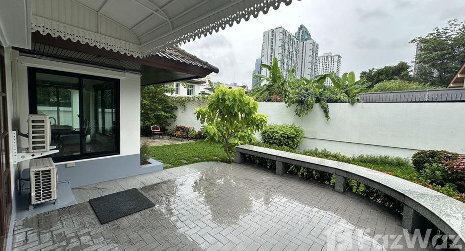 Casa en alquiler de 3 habitaciones en Watthana, Bangkok