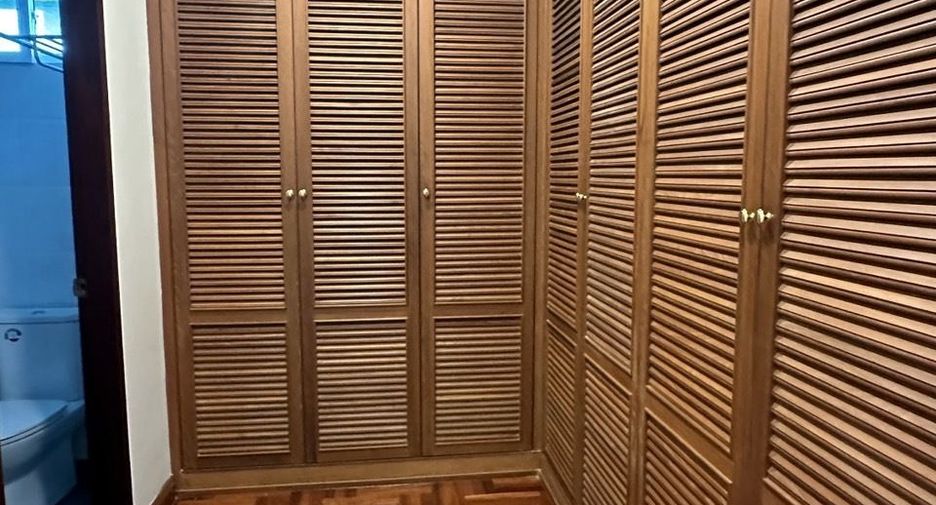Casa en alquiler de 3 habitaciones en Watthana, Bangkok