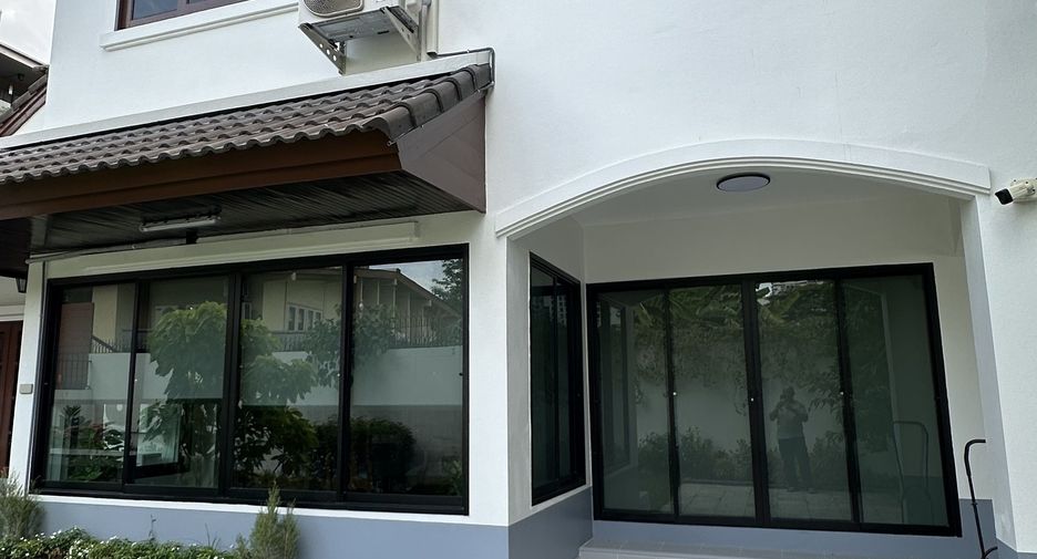 Casa en alquiler de 3 habitaciones en Watthana, Bangkok