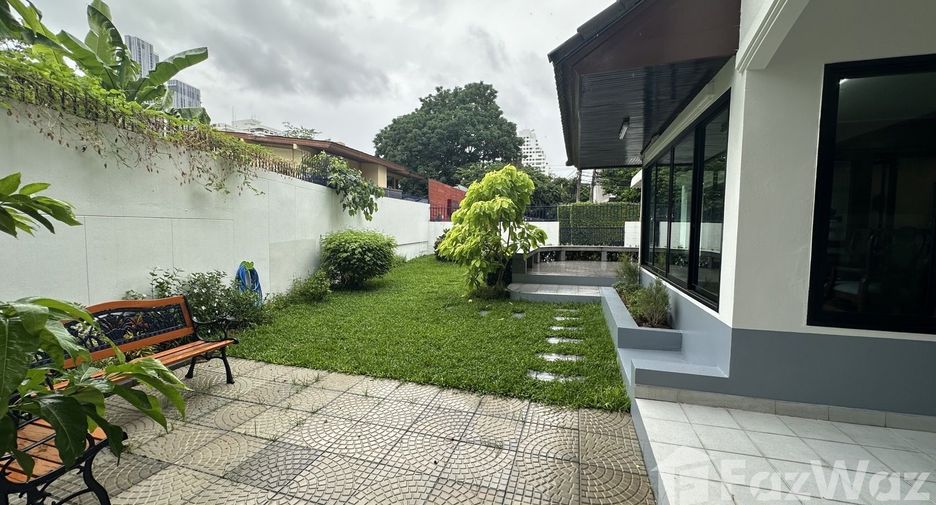 Casa en alquiler de 3 habitaciones en Watthana, Bangkok