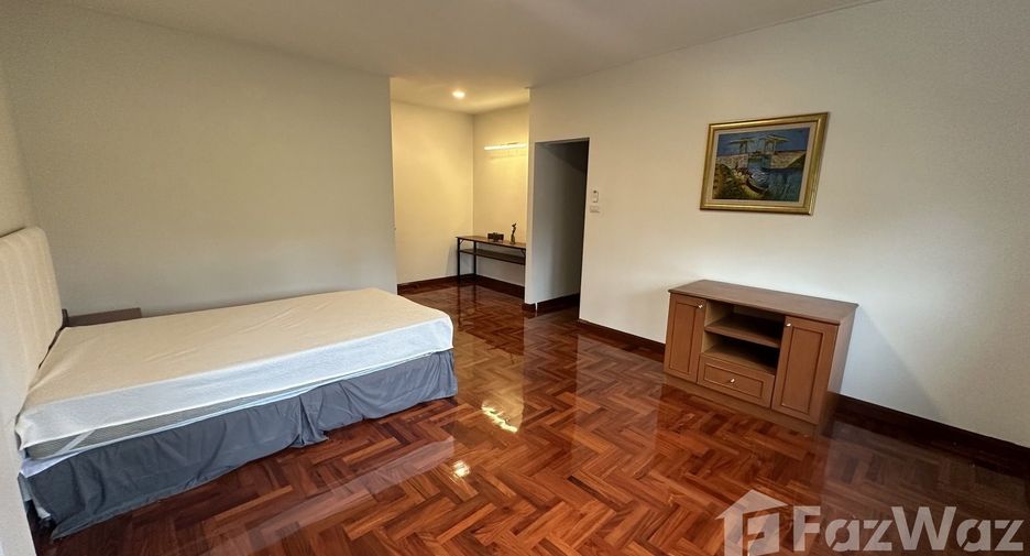 Casa en alquiler de 3 habitaciones en Watthana, Bangkok