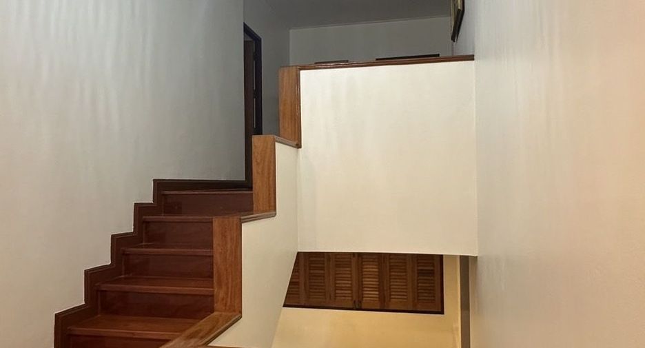 Casa en alquiler de 3 habitaciones en Watthana, Bangkok